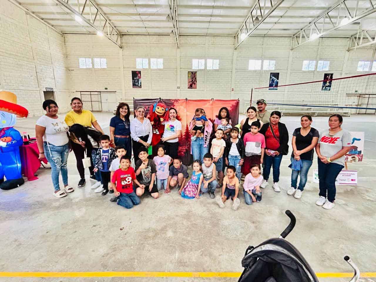 Comparten familias de Morelos una tarde de diversión con Kary y Yoyis Comparten familias de Morelos una tarde de diversión con Kary y Yoyis