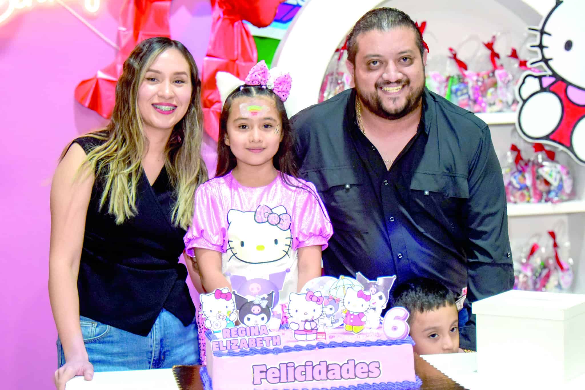 Familia festeja a Regina Mart&iacute;nez en su cumplea&ntilde;os n&uacute;mero seis