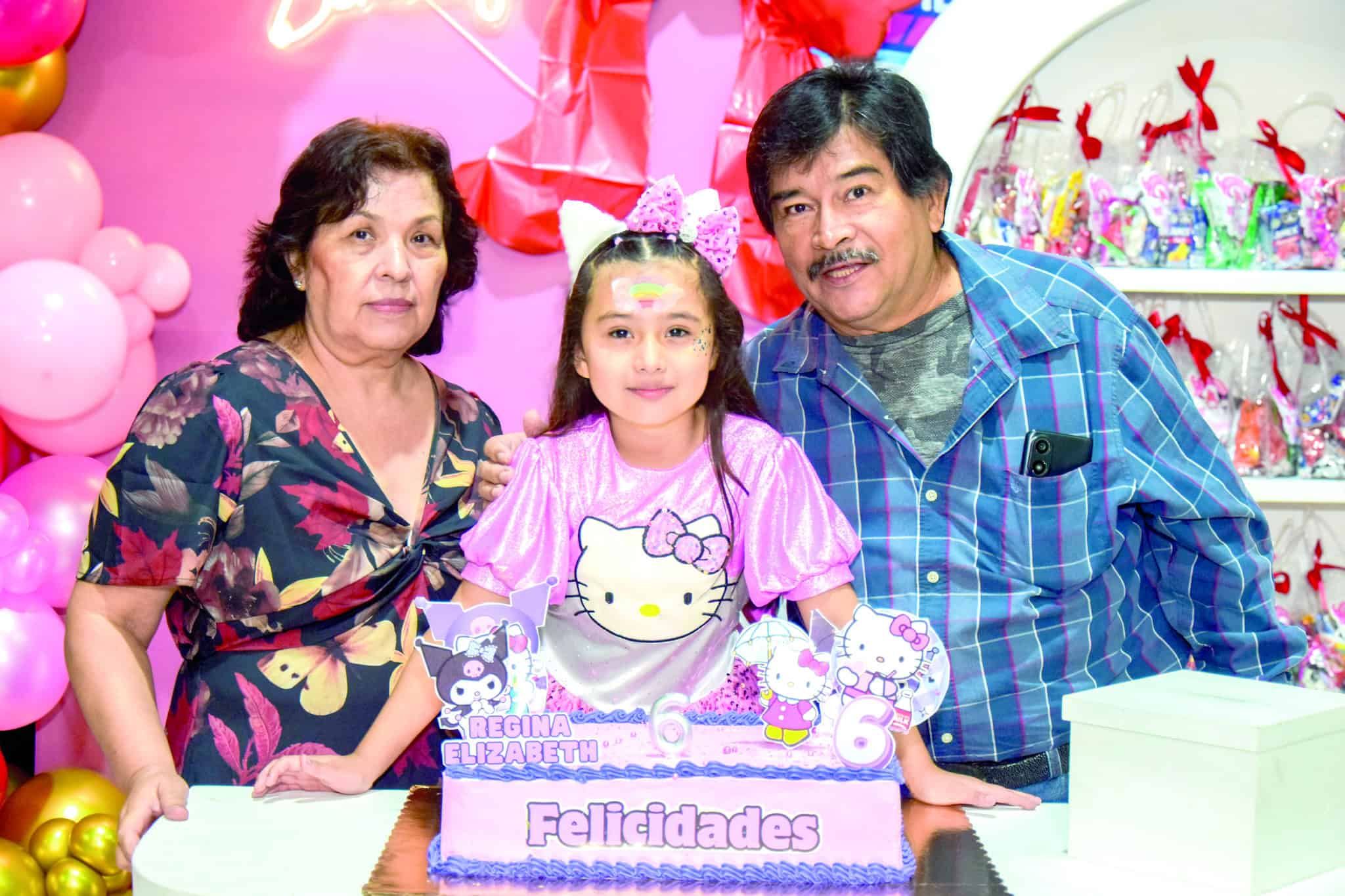 Familia festeja a Regina Mart&iacute;nez en su cumplea&ntilde;os n&uacute;mero seis