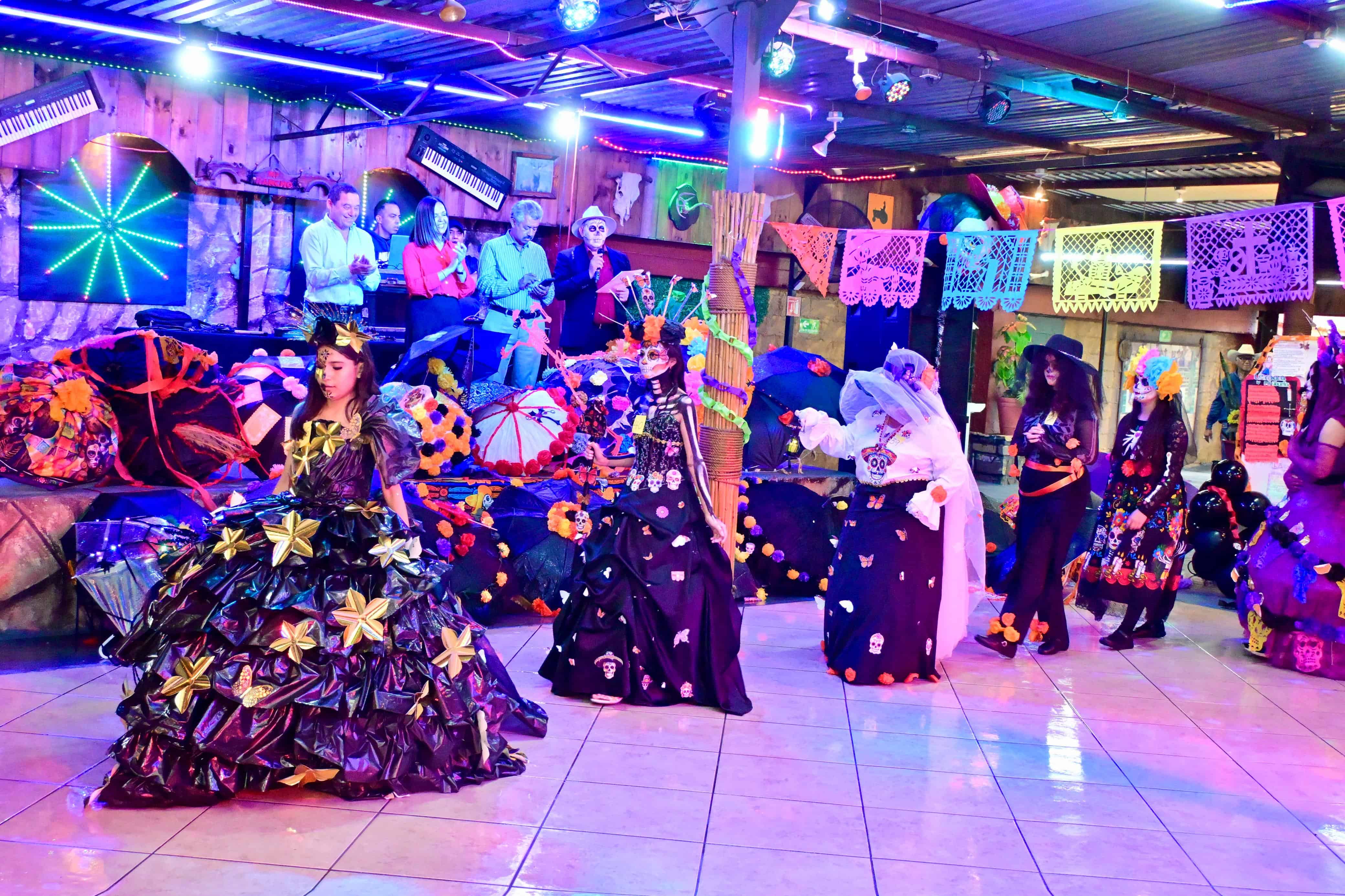 Desfile de Catrinas en Frontera: Sari Pérez Cantú promueve tradiciones