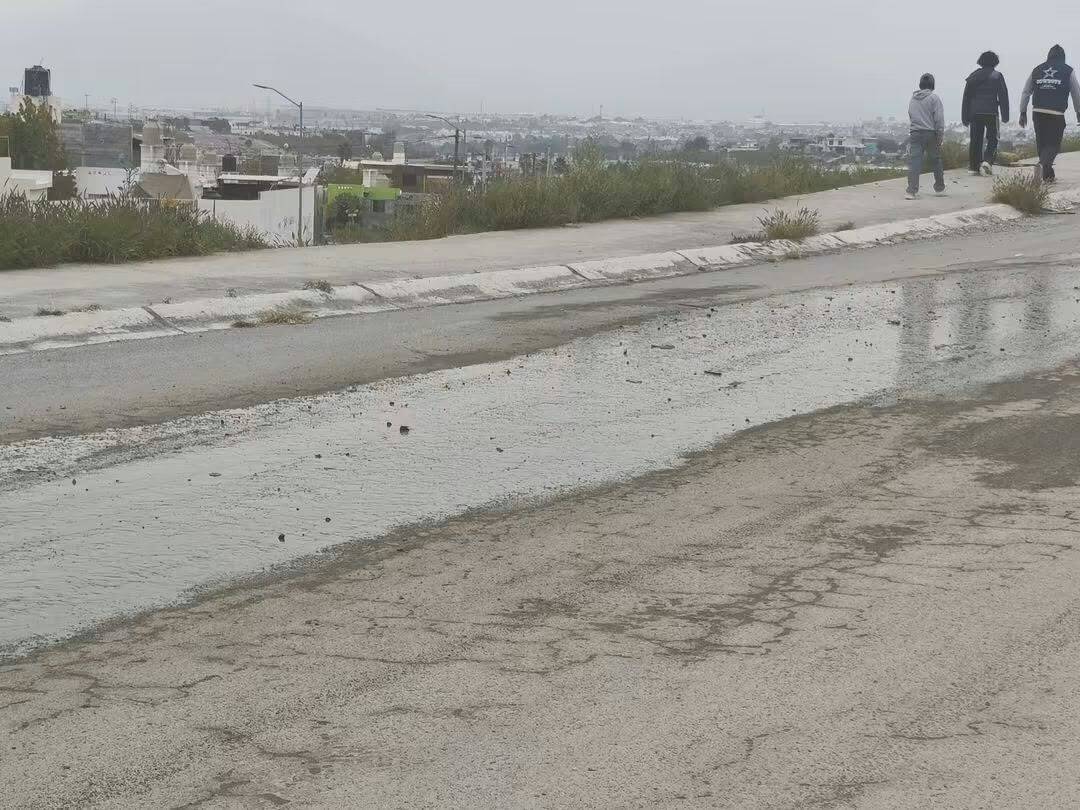 Vecinos de Villa Sol en Ramos Arizpe denuncian aguas residuales