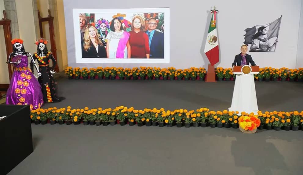 Claudia Sheinbaum conmemora el D&iacute;a de Muertos desde Palacio Nacional