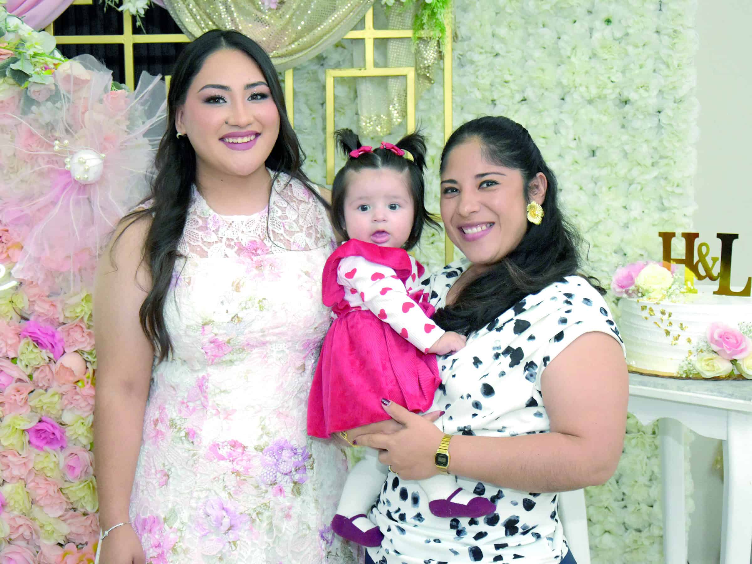 Heidi Cant&uacute; celebra su despedida de soltera rodeada de cari&ntilde;o