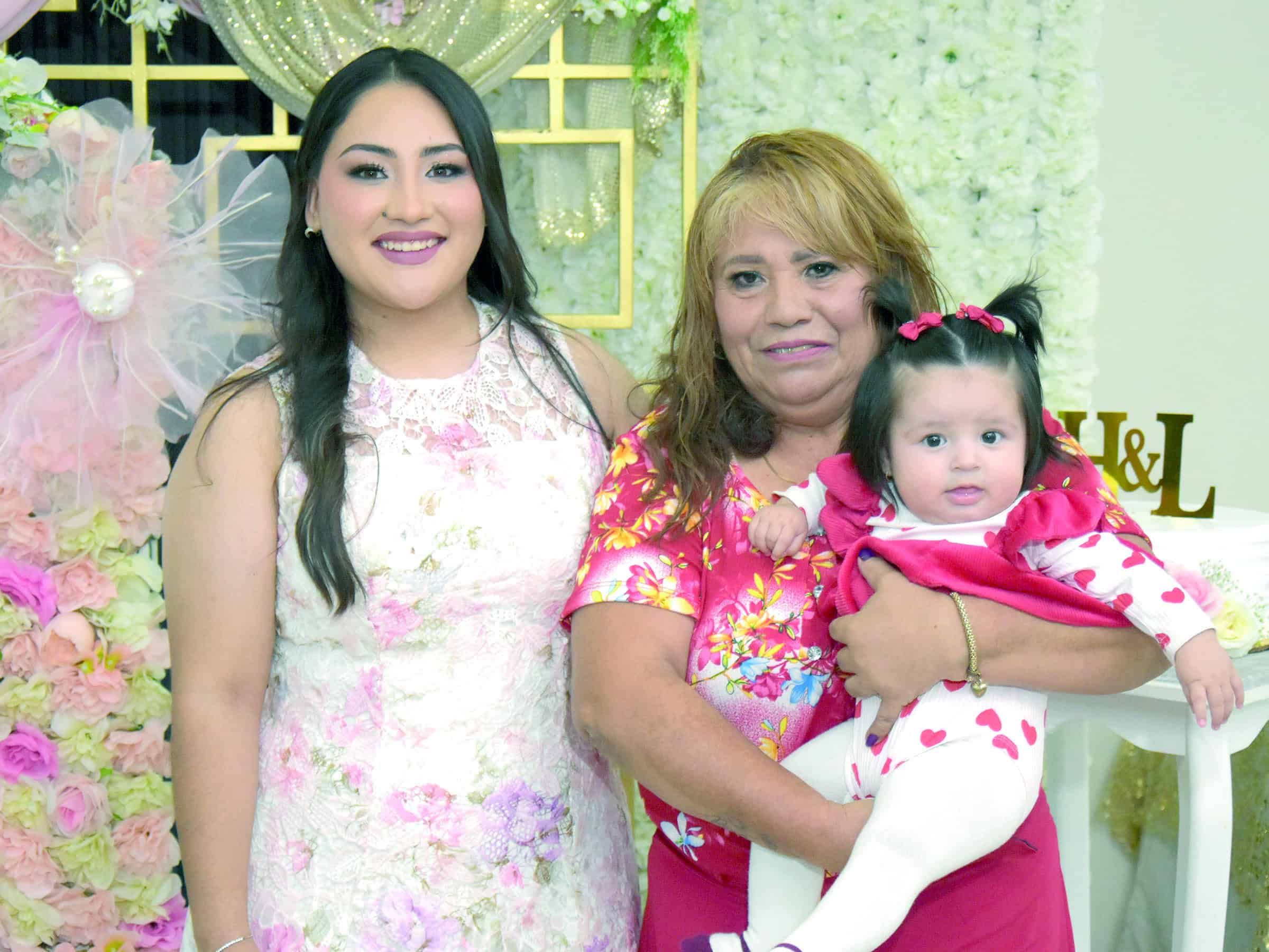 Heidi Cant&uacute; celebra su despedida de soltera rodeada de cari&ntilde;o