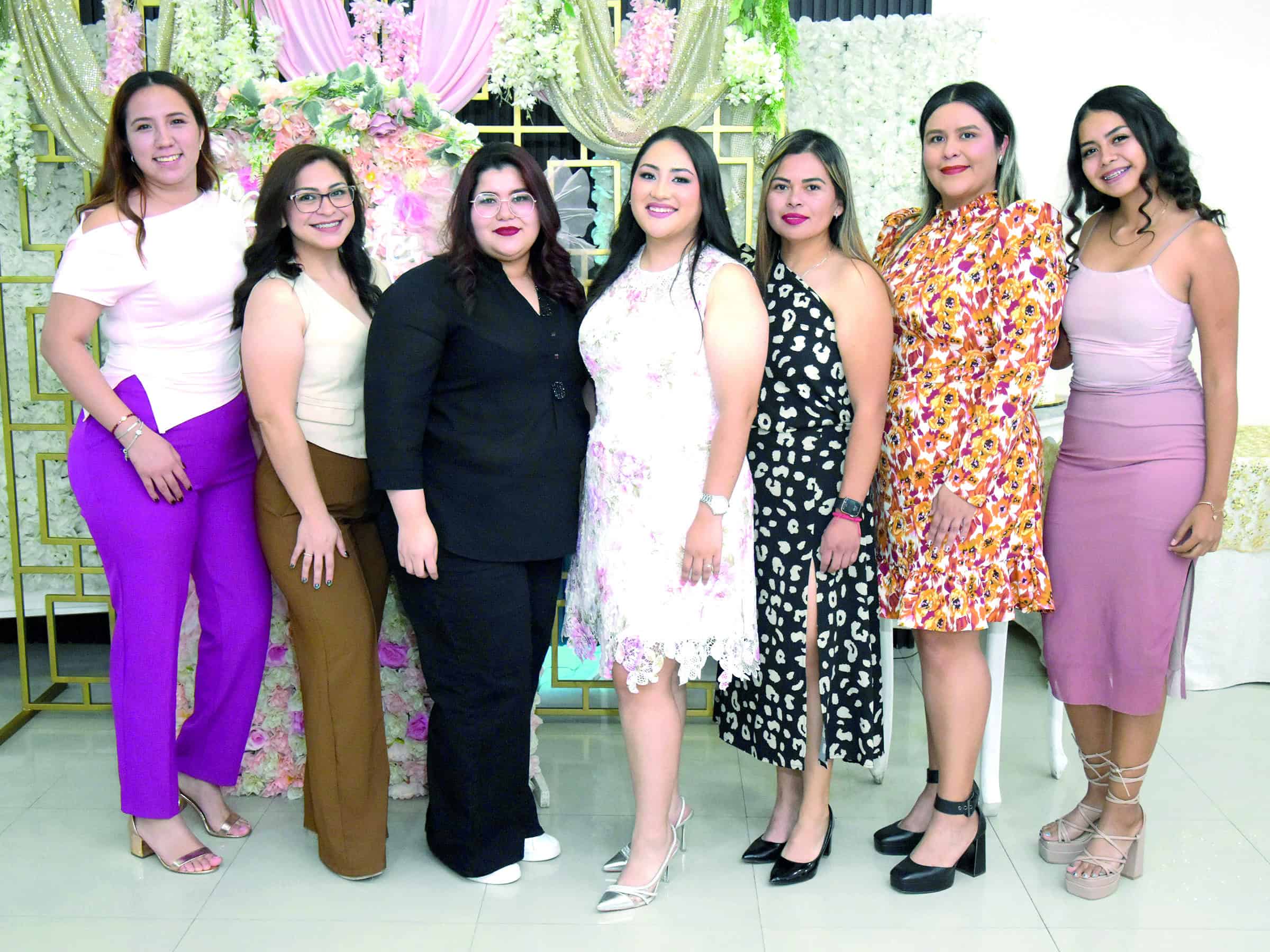 Heidi Cant&uacute; celebra su despedida de soltera rodeada de cari&ntilde;o