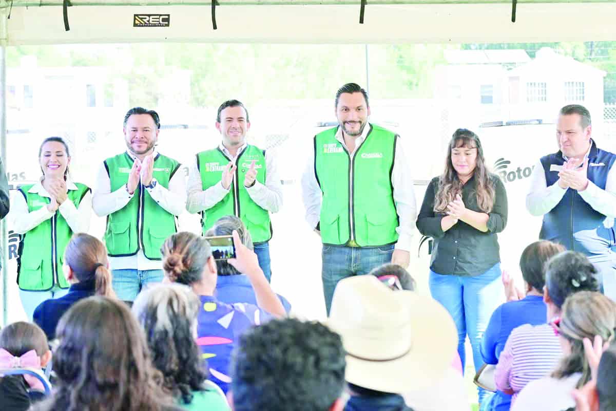 Carlos Villarreal entrega apoyos del programa Agua a tu Alcance en Monclova